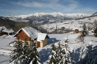 les Orres et les chalets l'hiver à la montagne 7