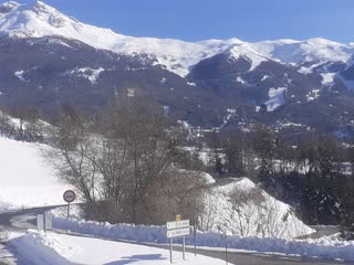 les Orres et les chalets l'hiver à la station de ski